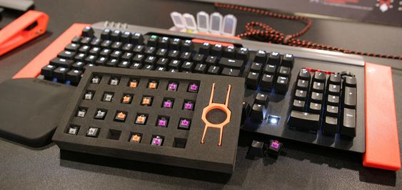 EpicGear DeFiant har utbyttbare brytere.