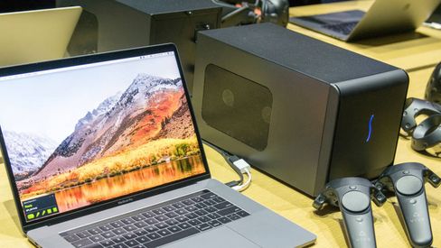Slik ser en av Apples eksterne grafikkakselerator ut. Akkurat denne leveres med et Radeon RX 580 inni, men også andre grafikkort vil støttes. Grafikkakseleratorer gir mange Mac-er mulighet til å vise VR-innhold med HTC Vive-briller.