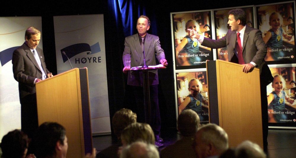 Valgkamp, 2001: Gunnar Wiederstrøm holder orden på Jan Petersen og Jens Stoltenberg.