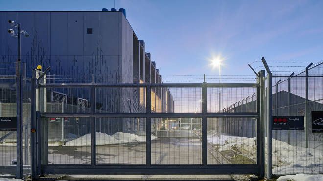 Datasenteret til IBM og Evry på Fet utenfor Oslo prioriterer sikkerheten høyt. Her står noen av de viktigste systemene til bank- og finansnæringen i Norge.