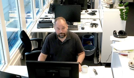 PÅ BESØK HOS SVT: Den svenske statskanalen ønsker å være på høyde med sitt publikum, sier Geronimo Åkerlund i SVT.