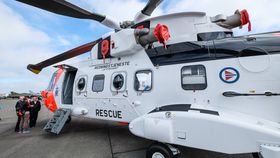 DOBLET MAKSVEKT: Rotorene og kranene har elektriske systemer for avising, redningsheisen trekker inn tre ganger så raskt sammenlignet med forgjengeren og maksvekten for helikopteret er doblet.