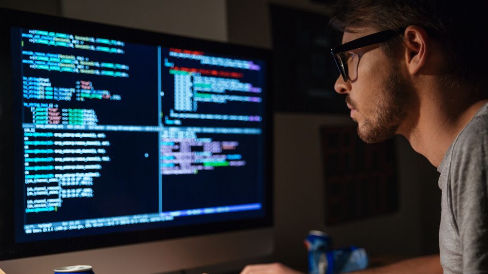 Ikke bare betales det gode lønninger i IT-bransjen for tiden, nå betaler enkelte selskaper finnerlønn for å finne kompetente utviklere. – Innenfor IT er det stor kamp om de dyktigste hodene. Ved å gi finnerlønn kan selskapene komme i kontakt med jobbsøkere som ellers ville sett på seg selv som passive, sier Jussi Järvi i Prospectspotter til digi.no