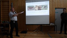 TILBUD: Myndighetene mener at en god kompensasjon for støyen er å bygge gapahuker.