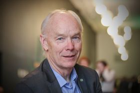 STILLER SPØRSMÅL: Senterpartiets representant Per Olaf Lundteigen fra Buskerud, ønsker svar fra Per-Willy Amundsen.