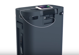 Kofferten har blant annet innebygget batteri som kan brukes til å lade mobilen eller PC-en.