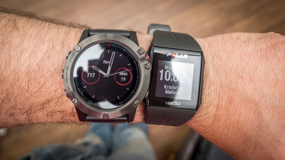 Sammenlignet med for eksempel Polar V800, ser Fenix 5X mer ut som en «vanlig» klokke.