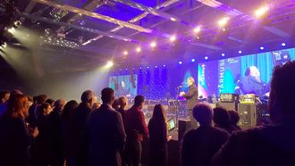 Stående applaus etter Hawkings foredrag på Starmus-festivalen i Trondheim.