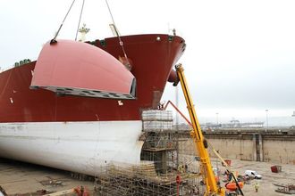 LNG-tankeren Al Oriaq byttet ut 80 tonn stål, inklusive ny bulb hos Harland and Wolff i november-desember 2015.