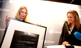 SKAM-regissør og manusforfatter Julie Andem - her fra da hun i desember 2016 fikk Nordens språkpris av kulturminister Linda Hofstad Helleland. Begge er på Kapitals liste over landets 100 mektigste kvinner.