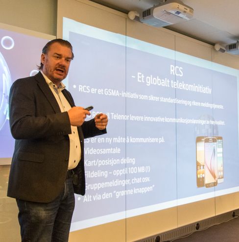 I motsetning til mange nyere operatørløsninger er SMS+ eller RCS globalt og fungerer på tvers av en rekke operatører. Google står sentralt i driften av selve tjenesten.