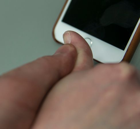 Dette har politiet lov til å tvinge deg til fra 1. juli dersom de ønsker å ransake telefonen din.