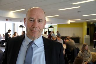 Ber om utredning: Professor Tor W. Andreassen ved Norges Handelshøyskole mener samfunnet ikke er forberedt på konsekvensene digitalisering og automatisering kan få for arbeidsmarkedet. Han ber om en større offentlig utredning.