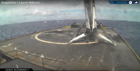 Falcon 9-trinnet står støtt på lekteren etter Bulgariasat-1-oppdraget.