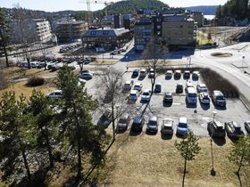 LITT AV EN UTSIKT: Her ser du utsikten fra taket på rådhuset.