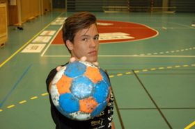 PROFESJONELL: Sander R. Myklebust signerte i mai sin første kontrakt, og han nå kalle seg profesjonell håndballspiller.