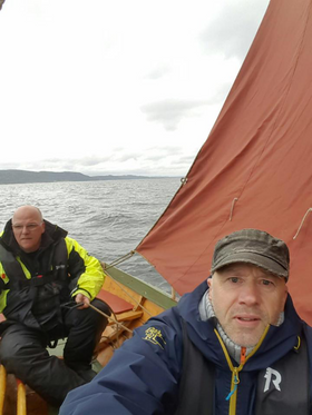Journalist Birger Aarmo og kompisen Ole Anders Johnsen Fougner i Færingen. Foto: Privat