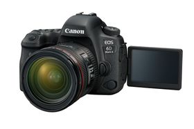 EOS 6D Mark II med EF 24-70mm f/4 L USM.