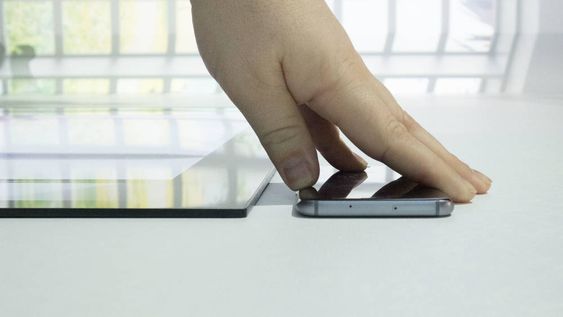 Vi la en Galaxy S7 ved siden av LG W7 i januar, og TV-en var tynnere enn mobilen!