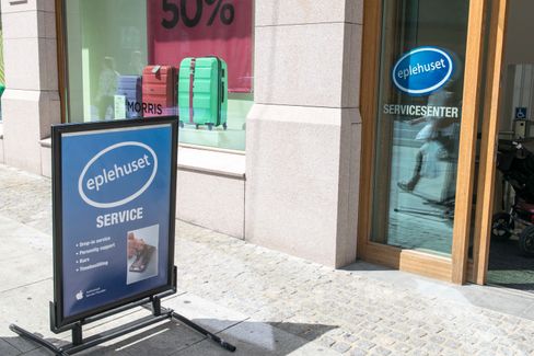 Eplehusets nye serviceavdeling i Storgata 1 i Oslo åpner for iPhone-reparasjoner på direkten førstkommende fredag.