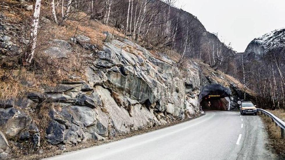 STORT PROSJEKT: Seimsdalstunnelen skal gjerast breiare, og få gang- og sykkelveg.