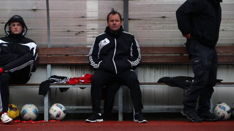 FÅ SPELARAR: Ivan Øy, trenar for ÅFK, seier få spelarar ligg i botn av dei varierande resultata frå årets sesong i kretsligaen.