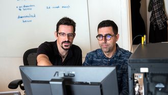 Arnaud Le Breton (til venstre) og Ken Olling er gründerne av Visualiz.