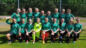 GÅR FOR FINALE: J16-laget til Kaupanger er sett saman av talent frå heile fylket. Dei har knapt trent saman, men feia i dag over første motstandar i Gothia Cup.