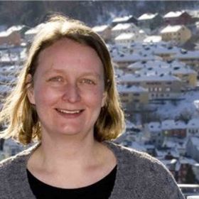 BETRING I VENTE: Onsdag og torsdag blir det endeleg sol frå skyfri himmel og sommarlege temperaturar i Sogn, lovar statsmeteorolog Anne Mette Olsen.