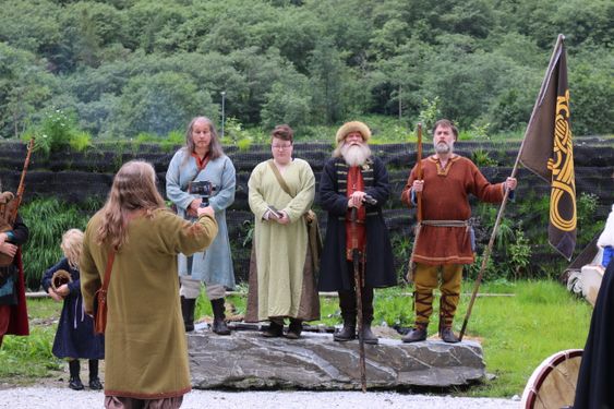OPNA: Georg Olafr Reydarson og hans medvikingar opnar vikingmarknaden 2017.