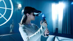 Lenovo viste også nylig frem et par andre utvidet virkelighet-briller som blant annet kan brukes til å spille Star Wars med en tilhørende lyssabel.