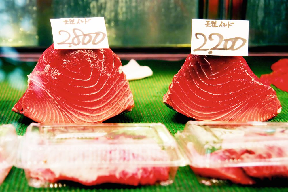 Tunfiskfilet på Tsukiji-fiskemarked i Tokyo.
