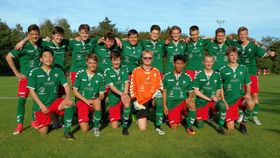 FORBI FØRSTE HINDER: G17-laget kan juble over å bli gruppevinnar. No ventar dansk motstand i 16-delsfinalen.