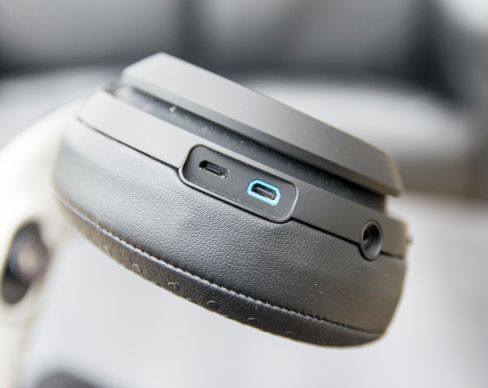 Det er Bluetooth bygget inn i denne tingesten, men den brukes kun til programvareoppdateringer. For alle andre formål er både appen og Bluetooth-støtten litt overflødig. Disse kan ikke brukes som trådløse hodetelefoner.