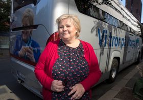Statsminister Erna Solberg startet sin valgkamp fra Oslo. Alstadsæter sin jobb blir å sørge for at hun og partiet skinner..