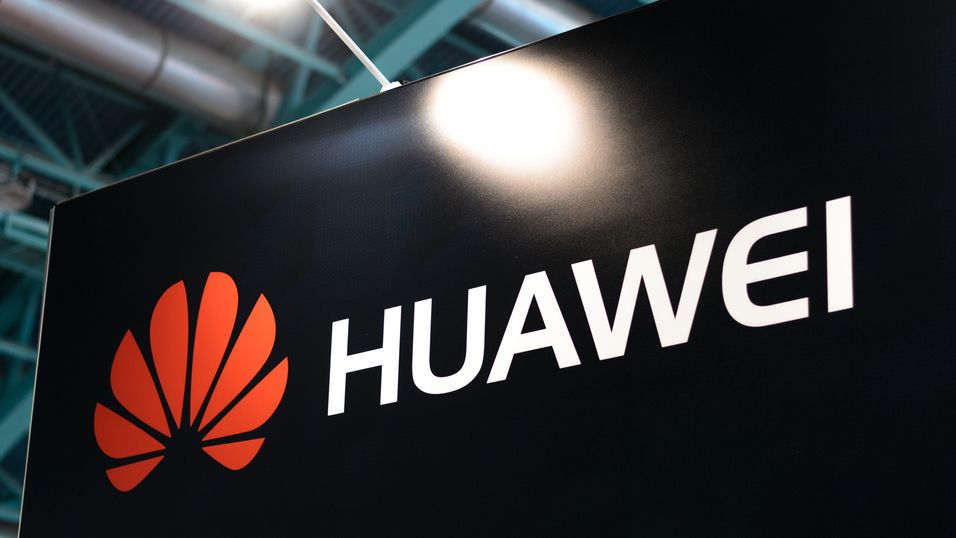 Huaweis finansdirektør er også datter av selskapets grunnlegger. Kinesiske myndigheter reagerer skarpt på arrestasjonen.