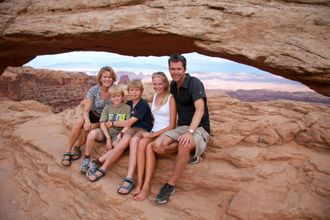 Familien på fem på tur i Arches nasjonalpark i 2012. Fra venstre: Kona Tone, Vegard, Anders, Marta og John-Arne.
