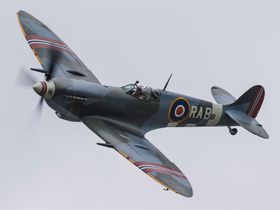 FRA 1944: Rolf Arne Berg fikk flyet malt i norske farger da han ble utnevnt til operasjonsgruppesjef i 1944.