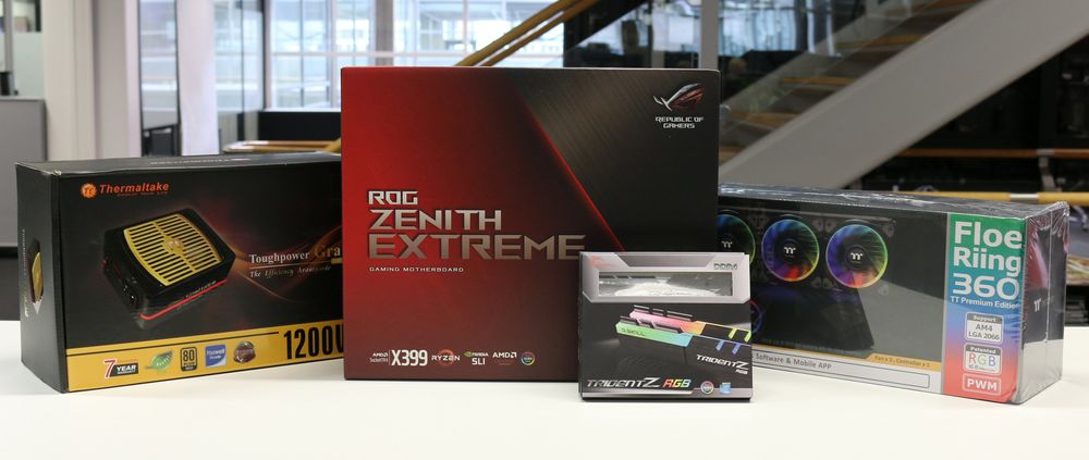 To store esker fra AMD kom på døra. I den ene esken fant vi disse godsakene.