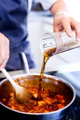 GRILLGLAZE: Lages med blan tannet cola. FOTO: Carl Martin Nordby /