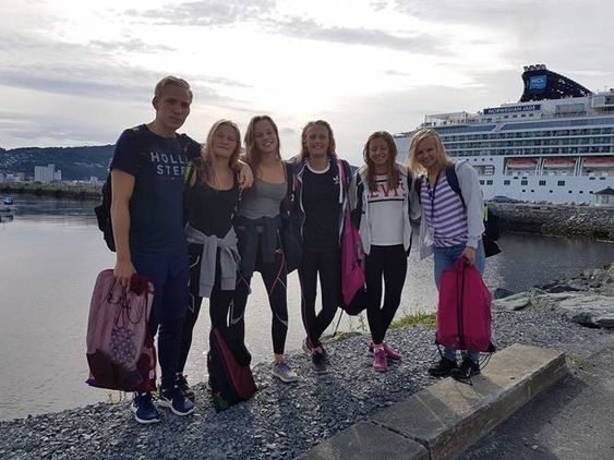 SAMLET GJENG: Kolbotn IL-svømmere utenfor Pirbadet i Trondheim. Fra venstre ser du: Floyd Guldhav, Rebecca Vinck Johansen, Vårin Sætra Schefte, Kristine Meinert Rød, Erikka Næss Kjølholdt og Hege Stærli.
