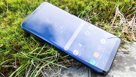 Samsung Galaxy S8 er også en kraftig telefon, men tilsynelatende ikke i nærheten av iPhone X. Den har en helt annen pris, dog.