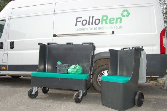 GJENBRUK: Dette er selve mottoet til Follo Ren, nemlig at ting skal gjenbrukes og gjenvinnes, slik at vi forbruker minst og gir mest mulig tilbake til moder jord. Disse stolene er laget av avfallsdunker! De kan du se på Follo Rens stand 2. september på Bondens Marked på Kolbotn.