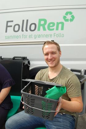 STARTPAKKEN: Dette får du levert på dørmatta eller avfallsdunken din i løpet av september: En avfallskurv, to grønne ruller (holder til omtrent et halvt år), og en informasjonsbrosjyre.