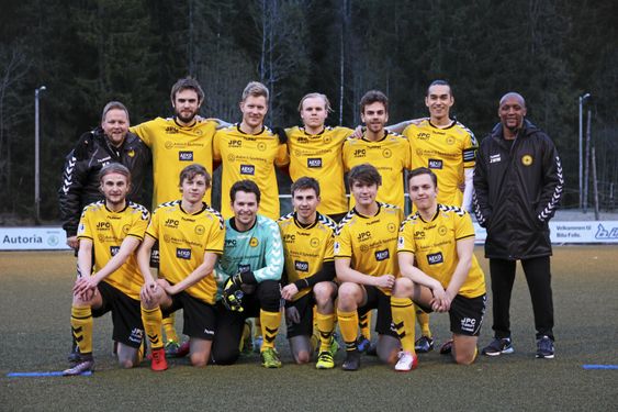 KLARE FOR HØSTSESONGEN: Oppegårds A-lags-herrer ligger bare tre poeng over nedrykkstreken. Torsdag 10. august begynte høstsesongen.