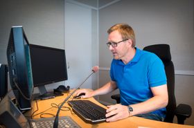 Vaktsjef Kristian Hovstad i NRK P1 Her og Nå på Tyholt i Trondheim..
