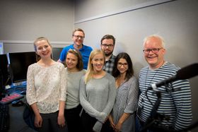 Deler av redaksjonen i NRK P1 Her og Nå - her representert ved Kristian Hovstad, Pål Solheimsnes. Andre rad: Karina Rydningen Torberntsson, Vilde Aurora Klyve, Anniken Sande, Selena Konjhodzic, Bjarte Johannesen.