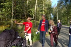 SKOGSSELFIE: Stopp Støyen sørger for å dokumentere alt som skjer i deres aksjon mot støyen.