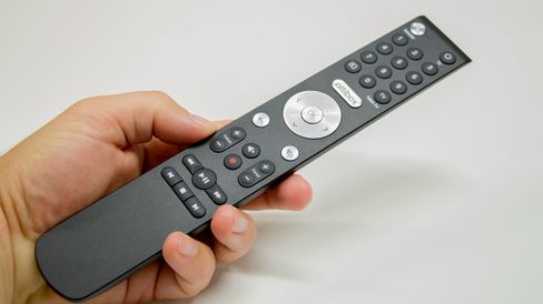 Fjernkontrollen som følger med har gode og responsive knapper.
