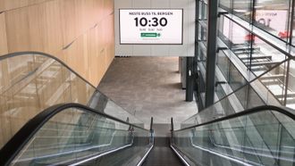 Ved ankomst sendes man ned i etasjen under avgangshallen.